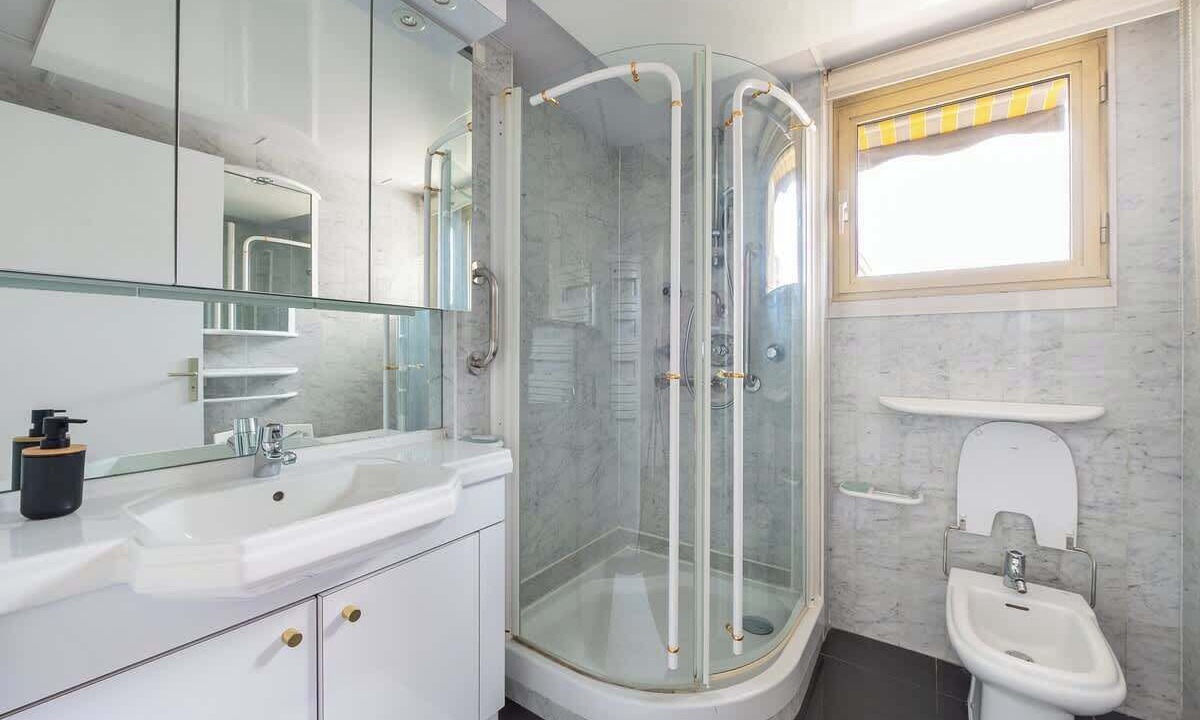 Photo of Bathroom in Levallois-Perret