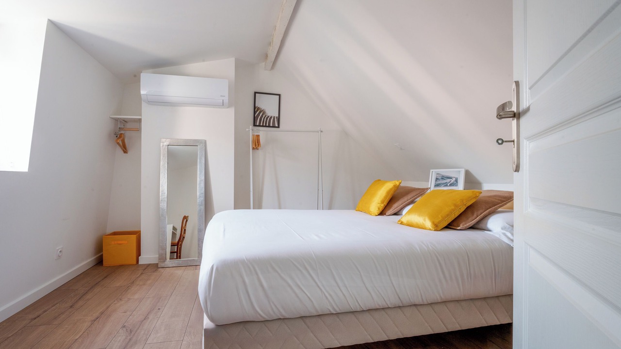Photo of Bedroom in Tours City Centre