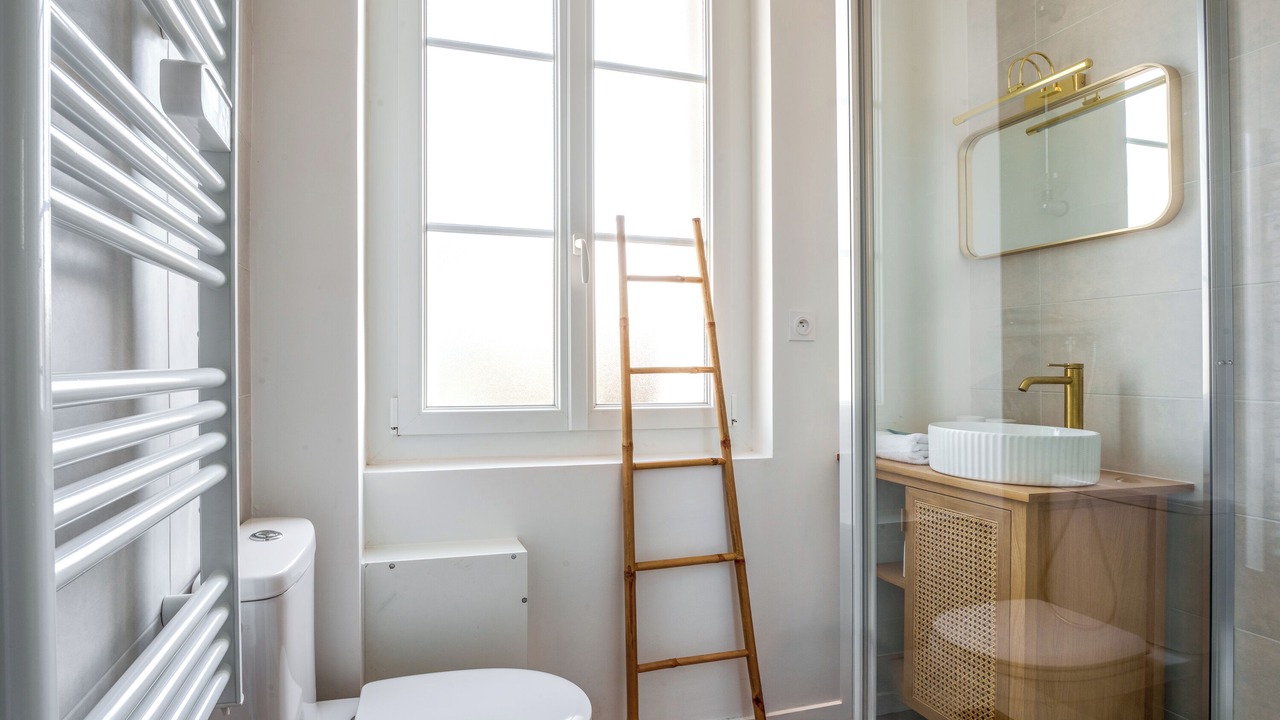 Photo of Bathroom in Tours City Centre