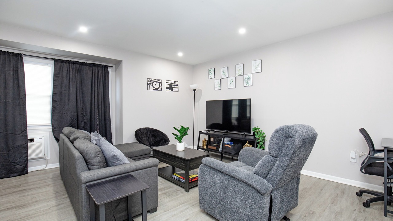 Photo of Livingroom in Orange