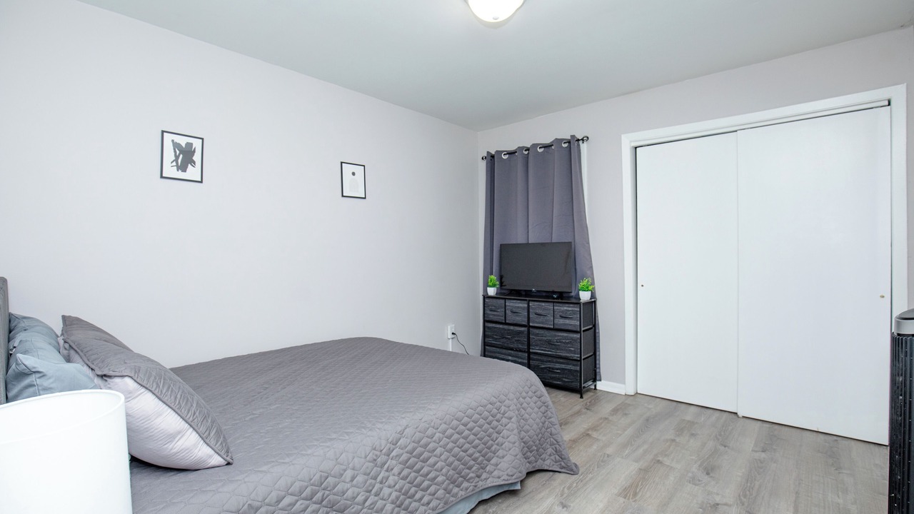 Photo of Bedroom in Orange