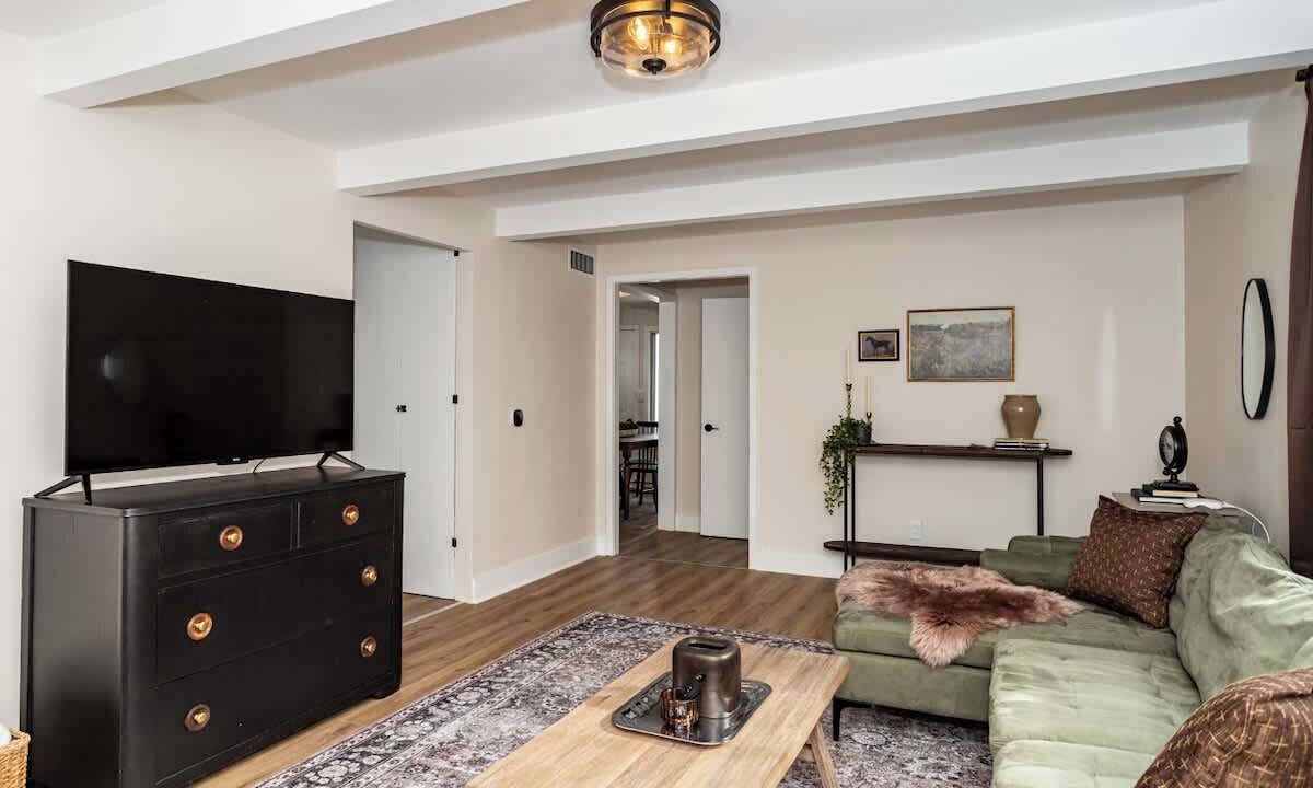 Photo of Livingroom in Ames