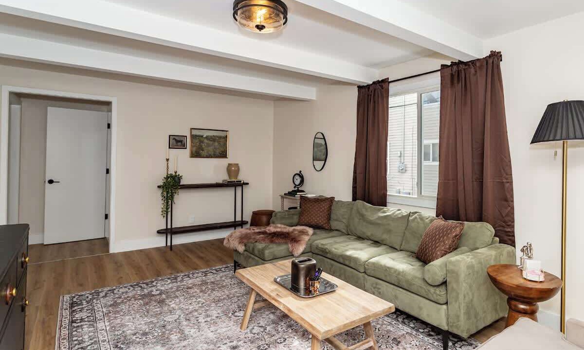 Photo of Livingroom in Ames