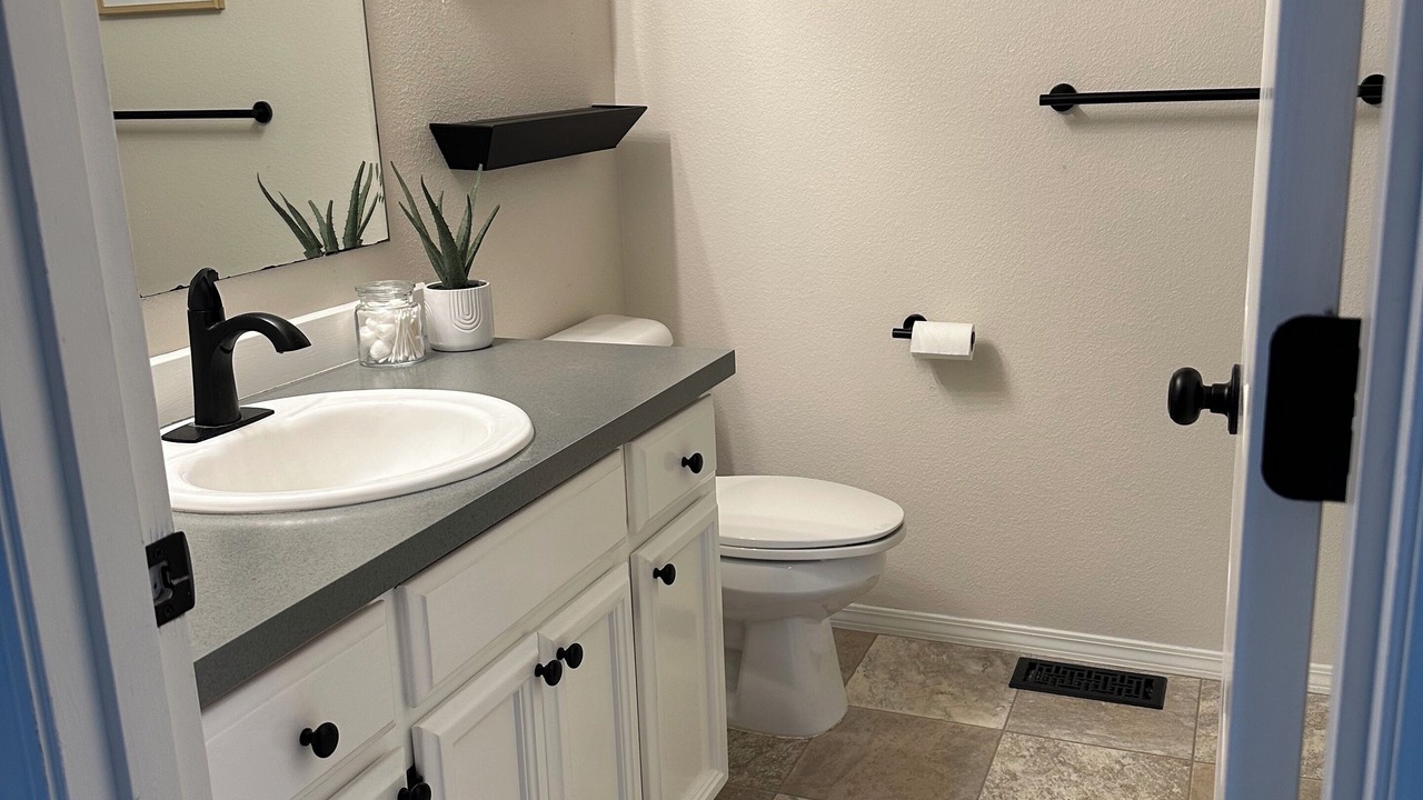 Photo of Bathroom in Keizer