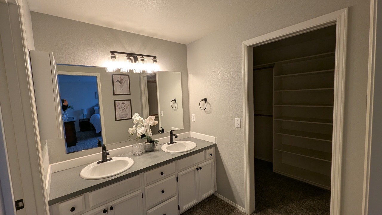 Photo of Bathroom in Keizer