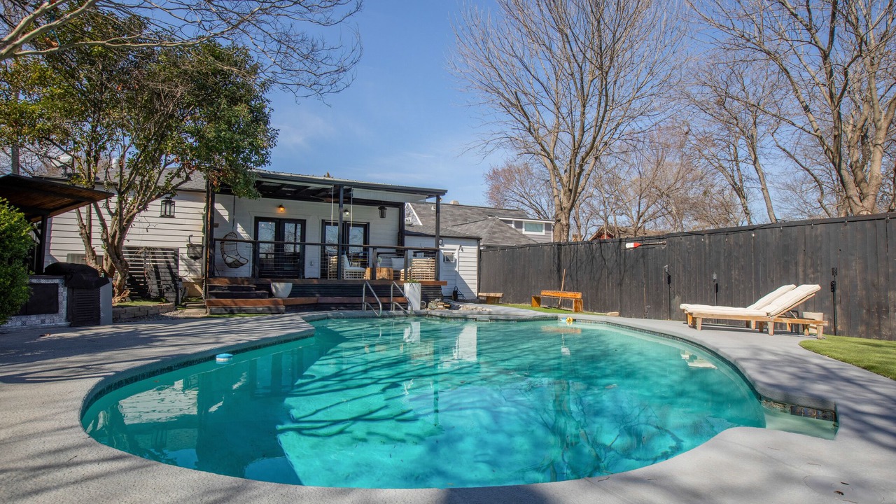 Photo of Outdoor in Little Forest Hills
