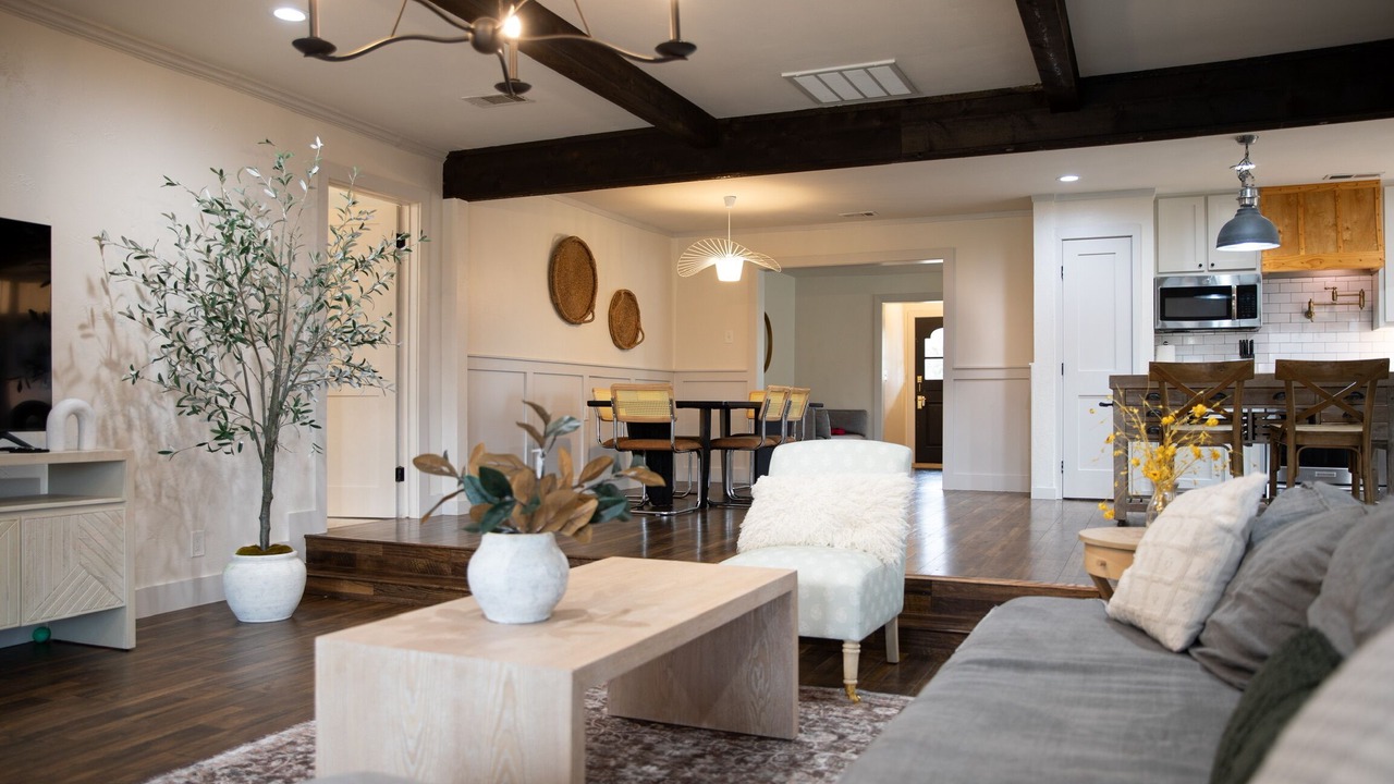 Photo of Livingroom in Little Forest Hills