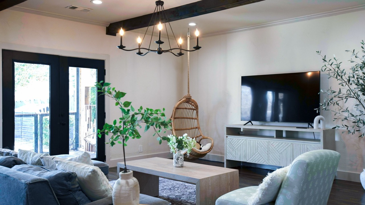 Photo of Livingroom in Little Forest Hills