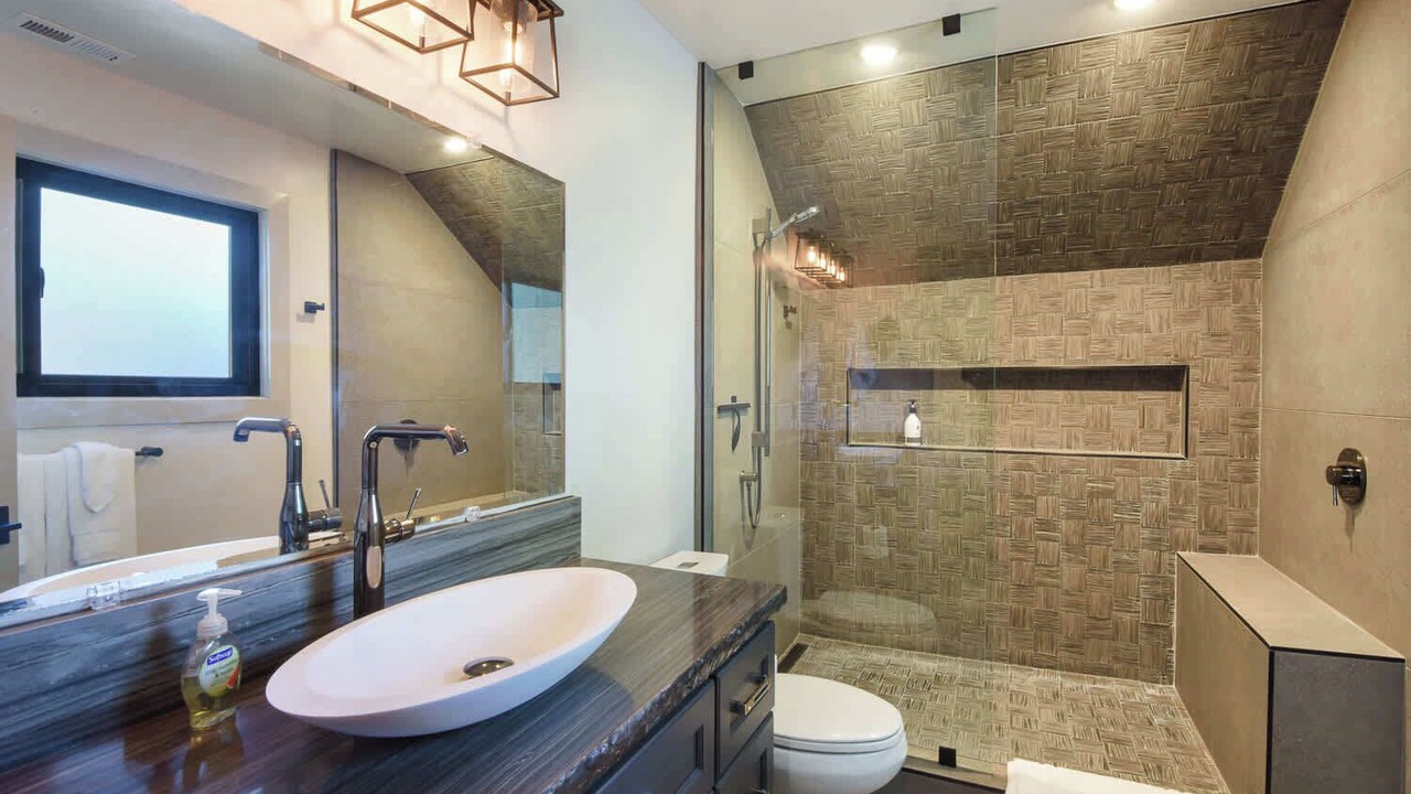 Photo of Bathroom in Kingswood Estates