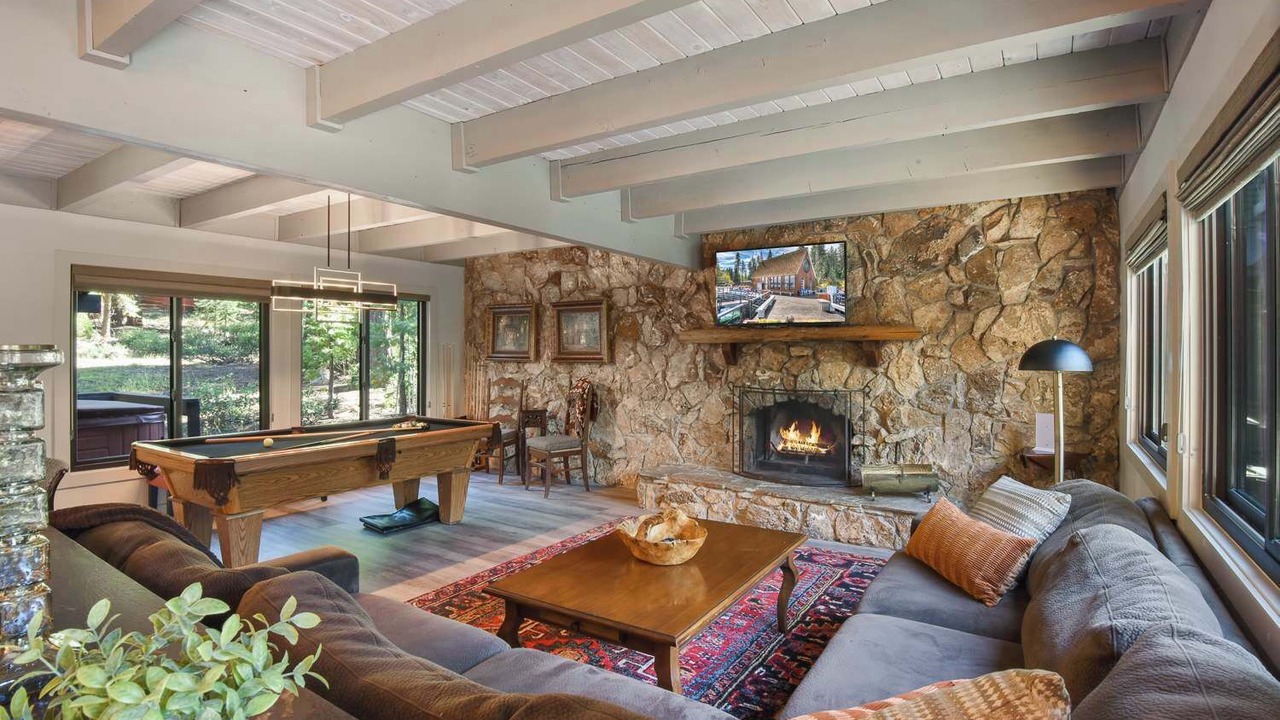 Photo of Livingroom in Kingswood Estates
