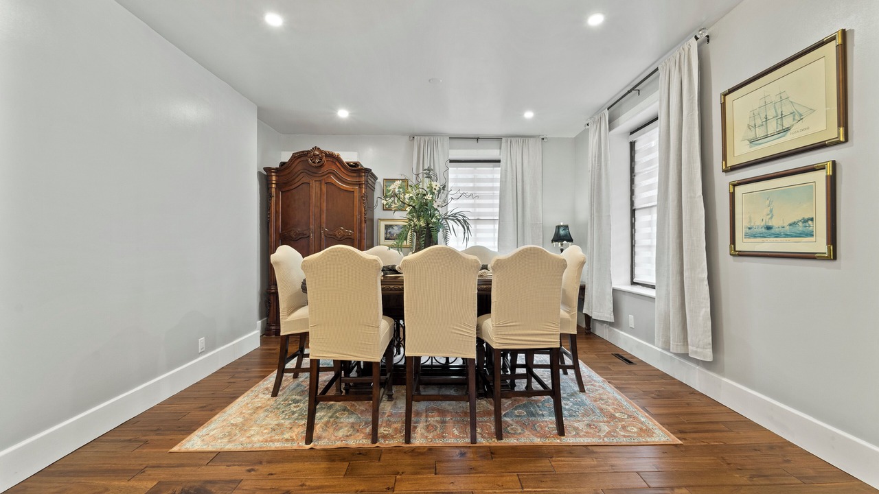 Photo of Livingroom in Boblo Island
