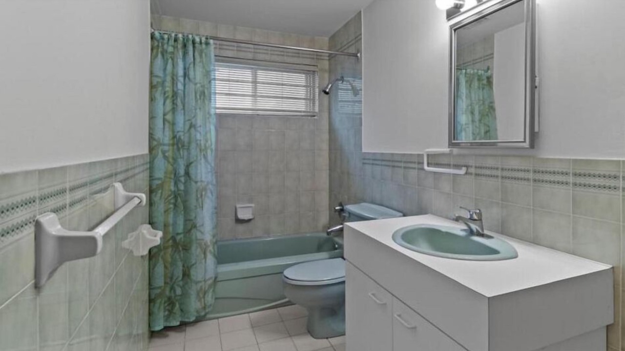 Photo of Bathroom in Dollard-des-Ormeaux