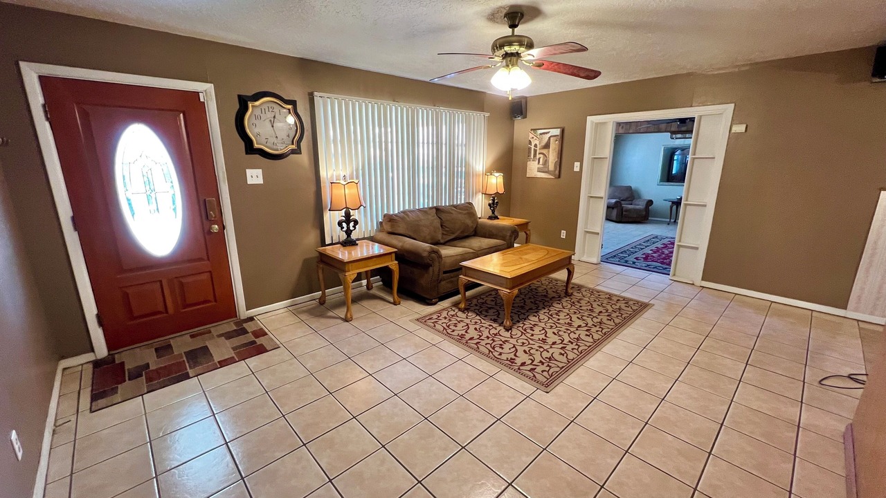 Photo of Livingroom in Roswell
