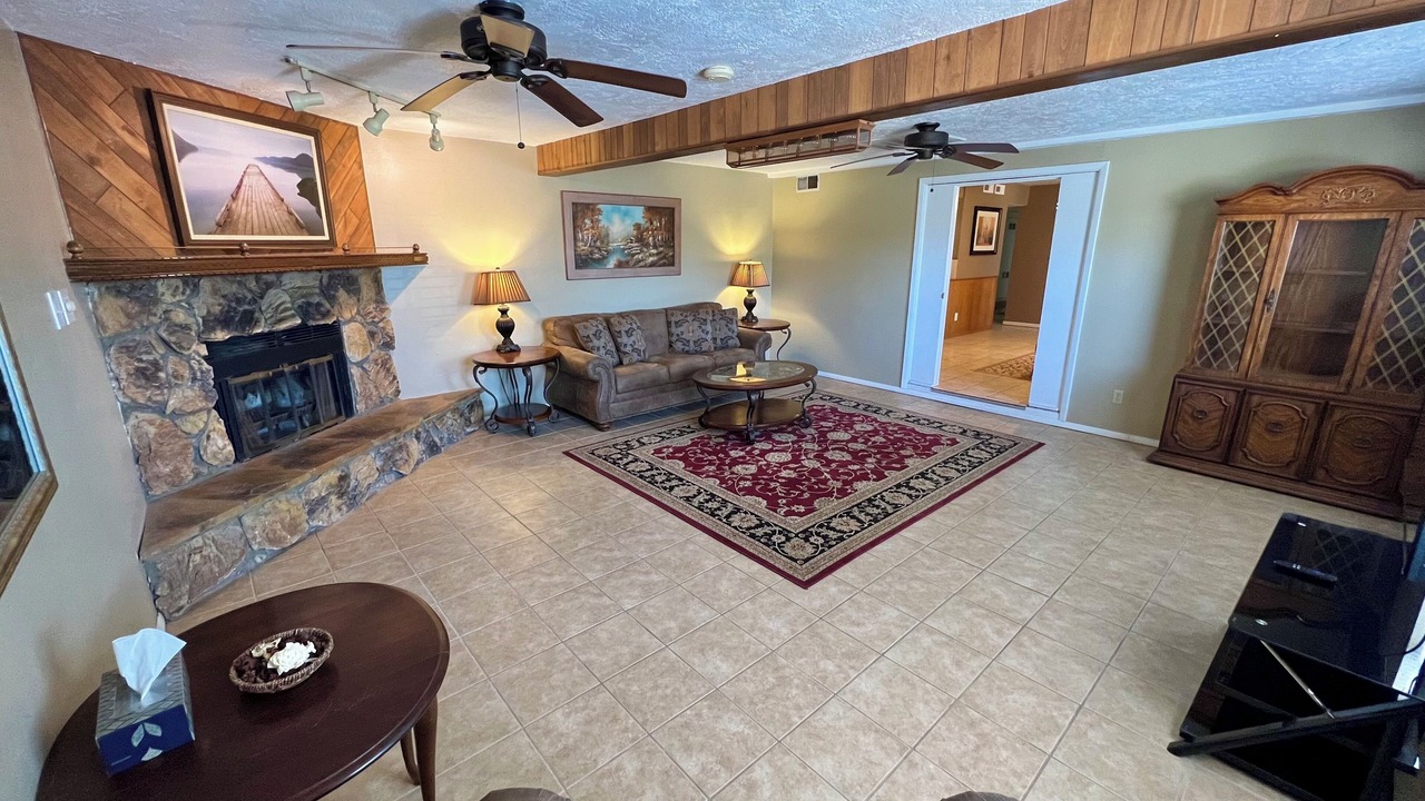 Photo of Livingroom in Roswell