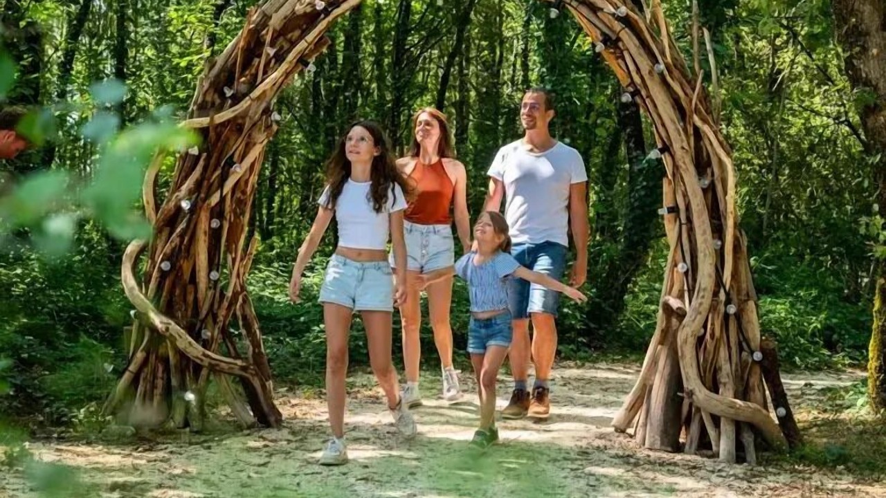 Photo of Others in Dienne