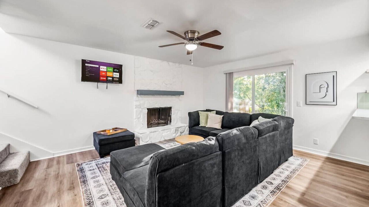 Photo of Livingroom in Jacksonville