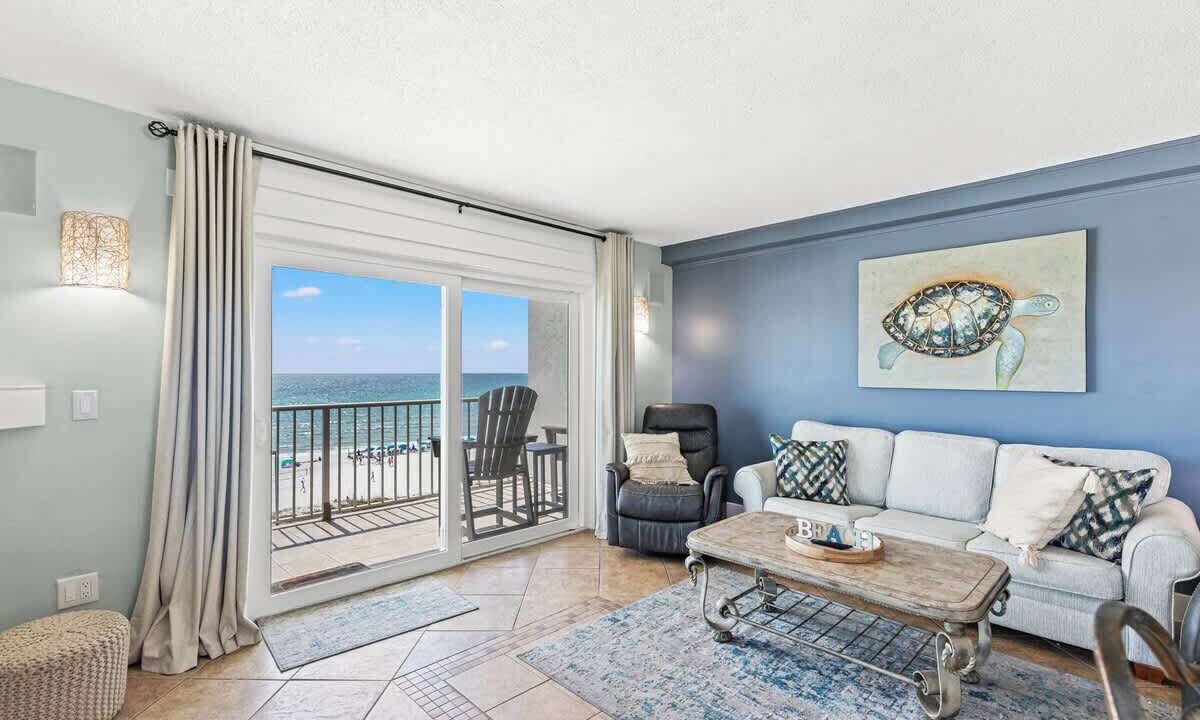 Photo of Livingroom in Upper Grand Lagoon