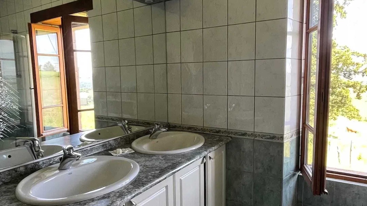 Photo of Bathroom in La Bastide-l'Eveque