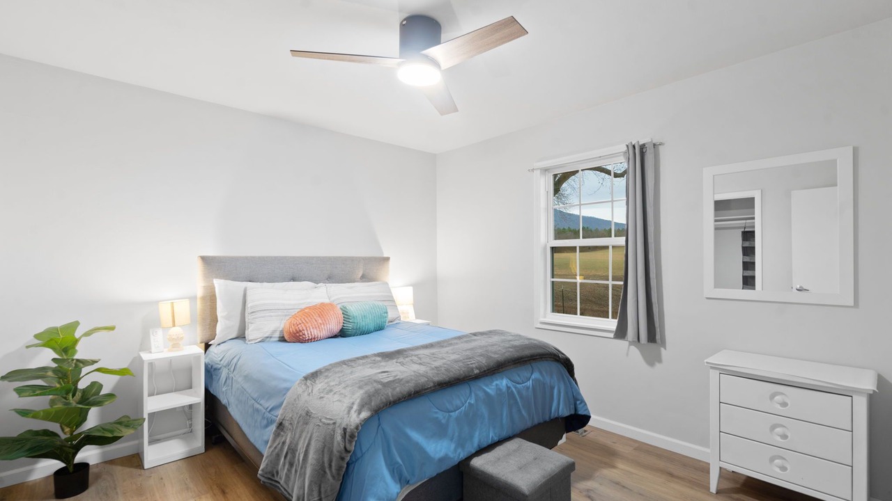 Photo of Bedroom in Benton