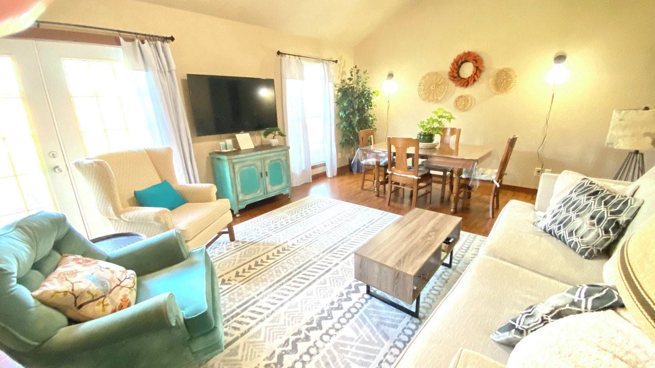 Photo of Livingroom in Jenks