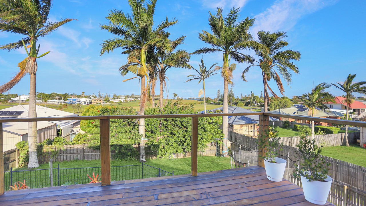 Photo of Others in Elliott Heads