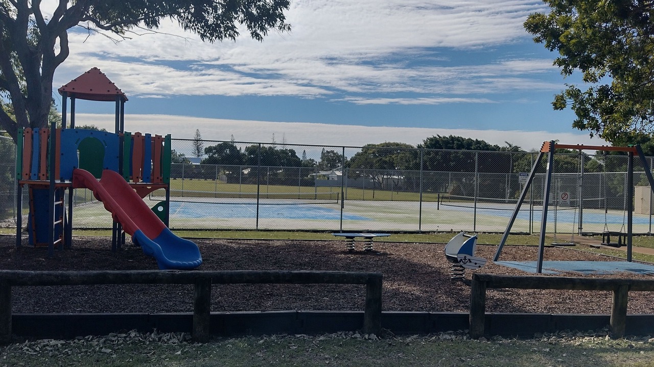 Photo of Others in Elliott Heads