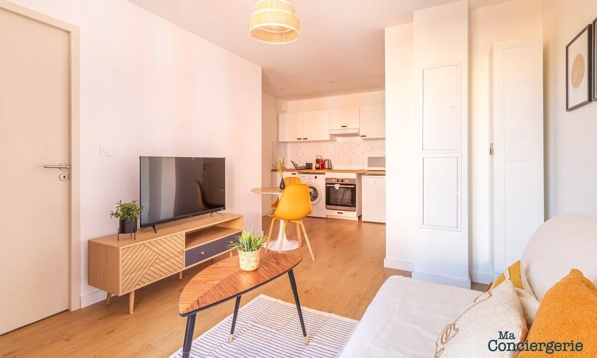 Photo of Livingroom in Arnaud Bernard