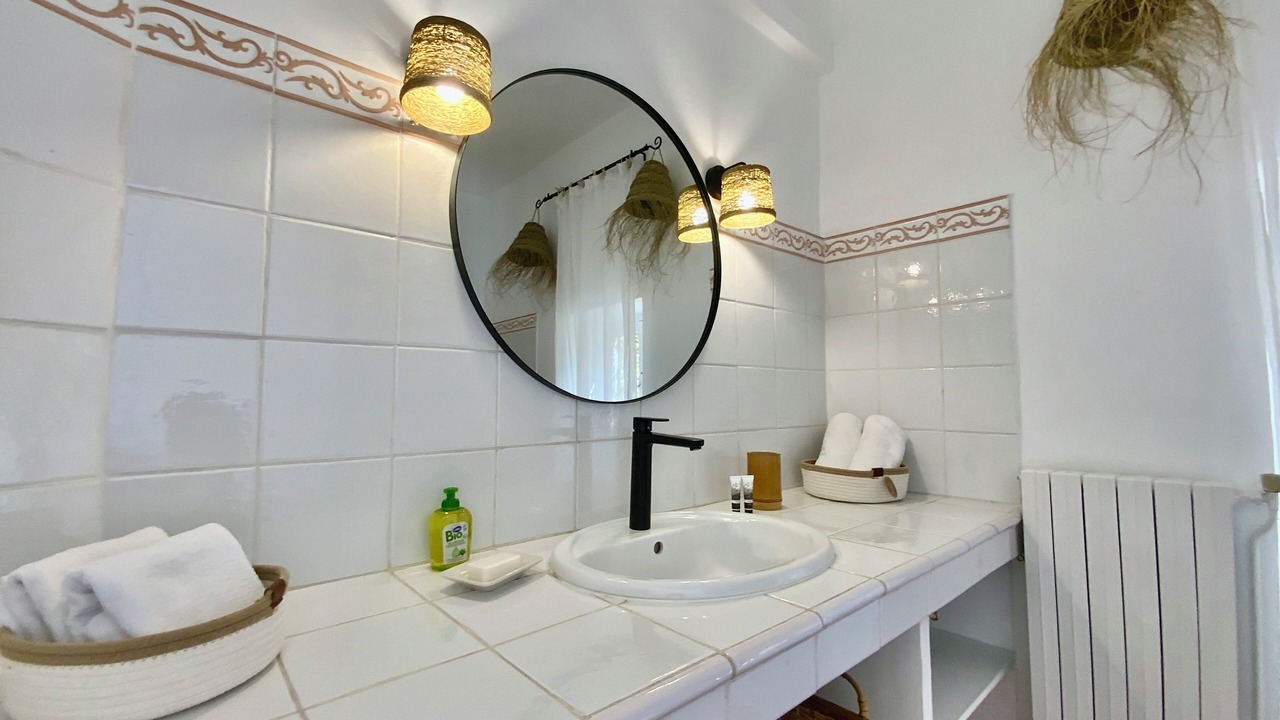 Photo of Bathroom in Les Beaux-Arts