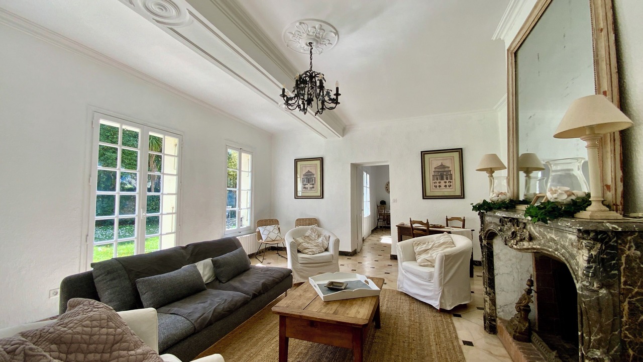 Photo of Livingroom in Les Beaux-Arts