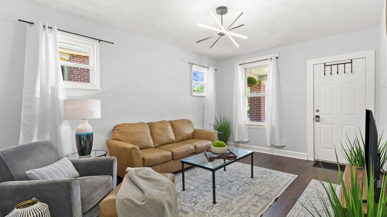 Photo of Livingroom in Clifton Heights