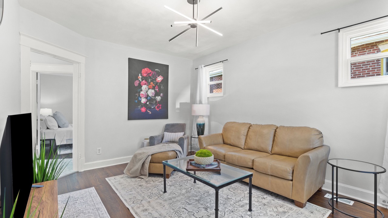 Photo of Livingroom in Clifton Heights