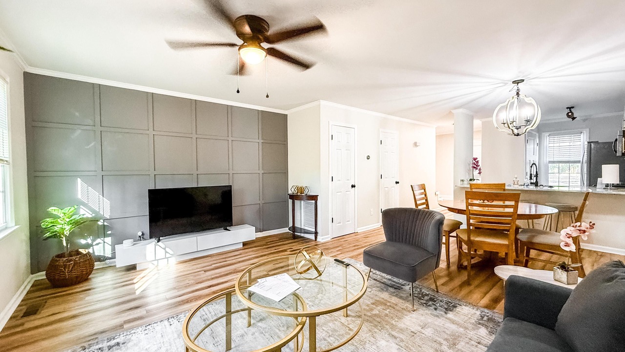 Photo of Livingroom in Southeast Raleigh
