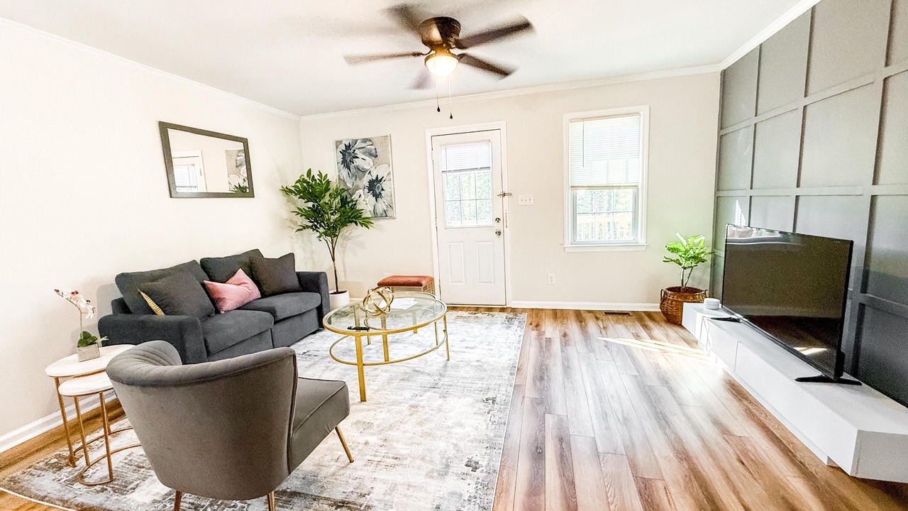 Photo of Livingroom in Southeast Raleigh