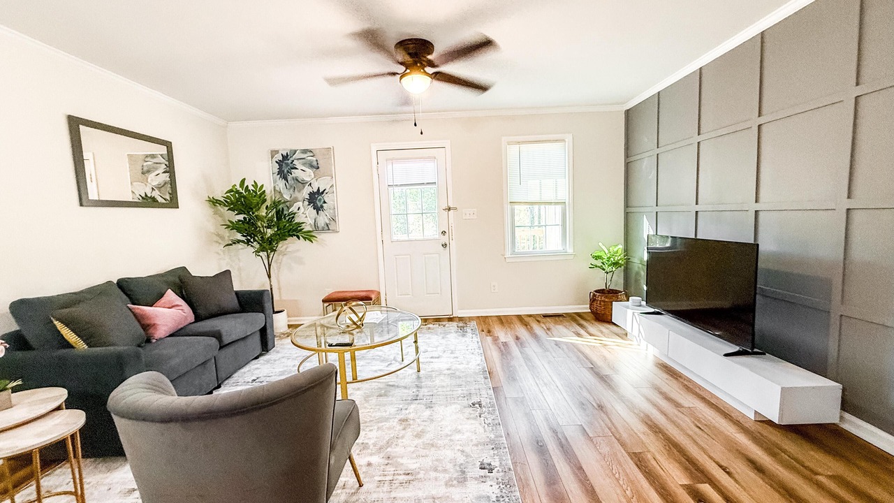 Photo of Livingroom in Southeast Raleigh