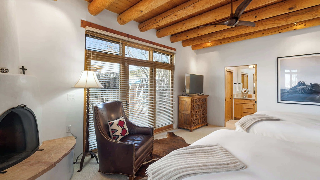 Photo of Bedroom in Tesuque