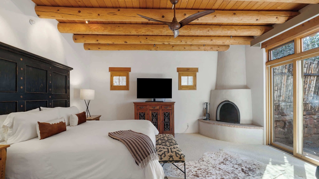 Photo of Bedroom in Tesuque