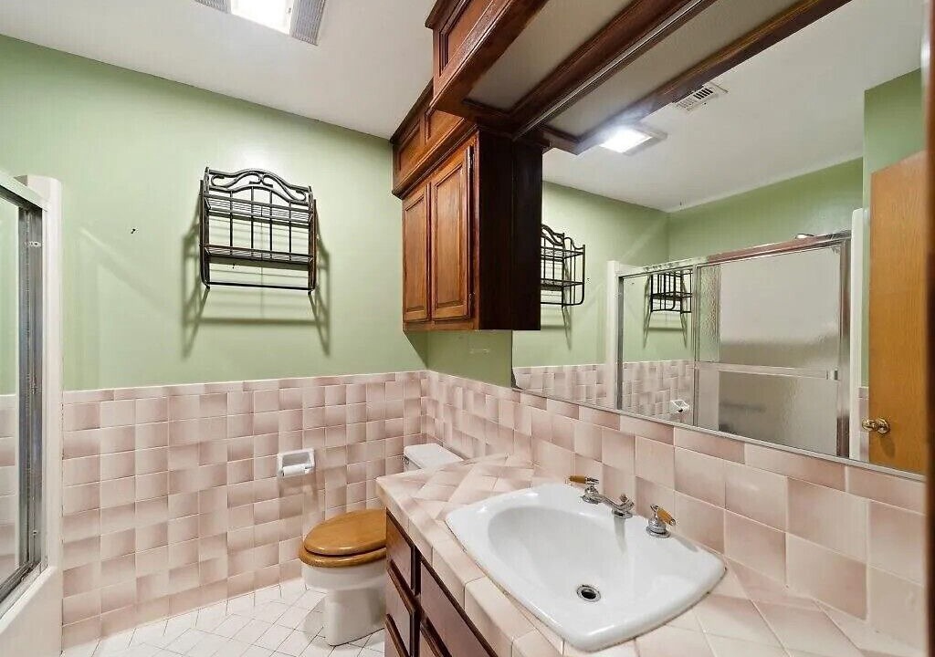 Photo of Bathroom in Henryetta