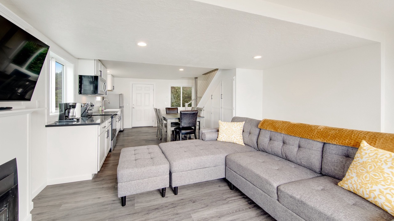 Photo of Livingroom in Edgewater Shores