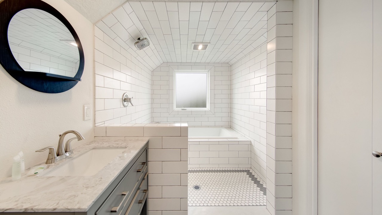 Photo of Bathroom in Edgewater Shores