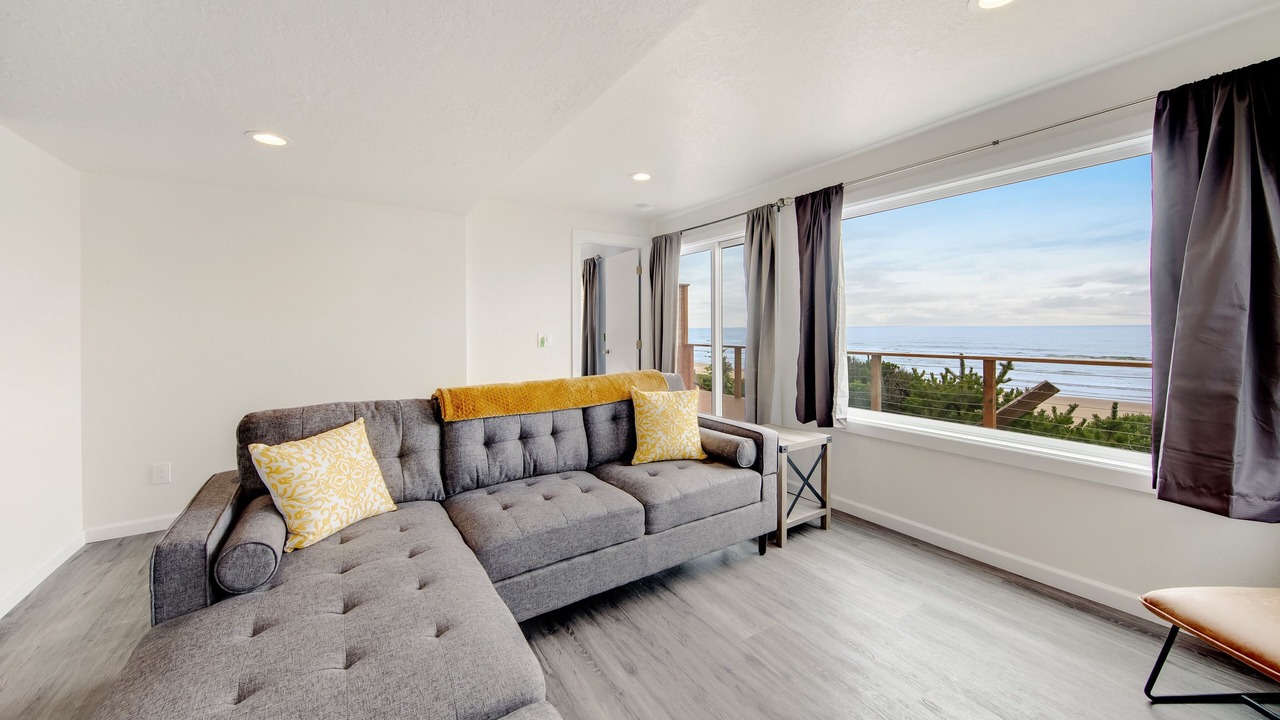 Photo of Livingroom in Edgewater Shores