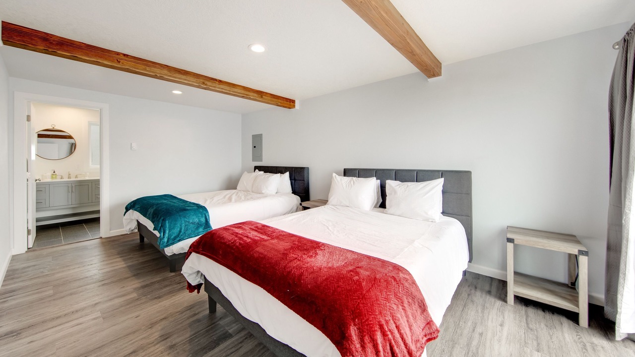 Photo of Bedroom in Edgewater Shores