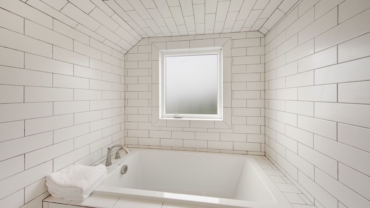 Photo of Bathroom in Edgewater Shores