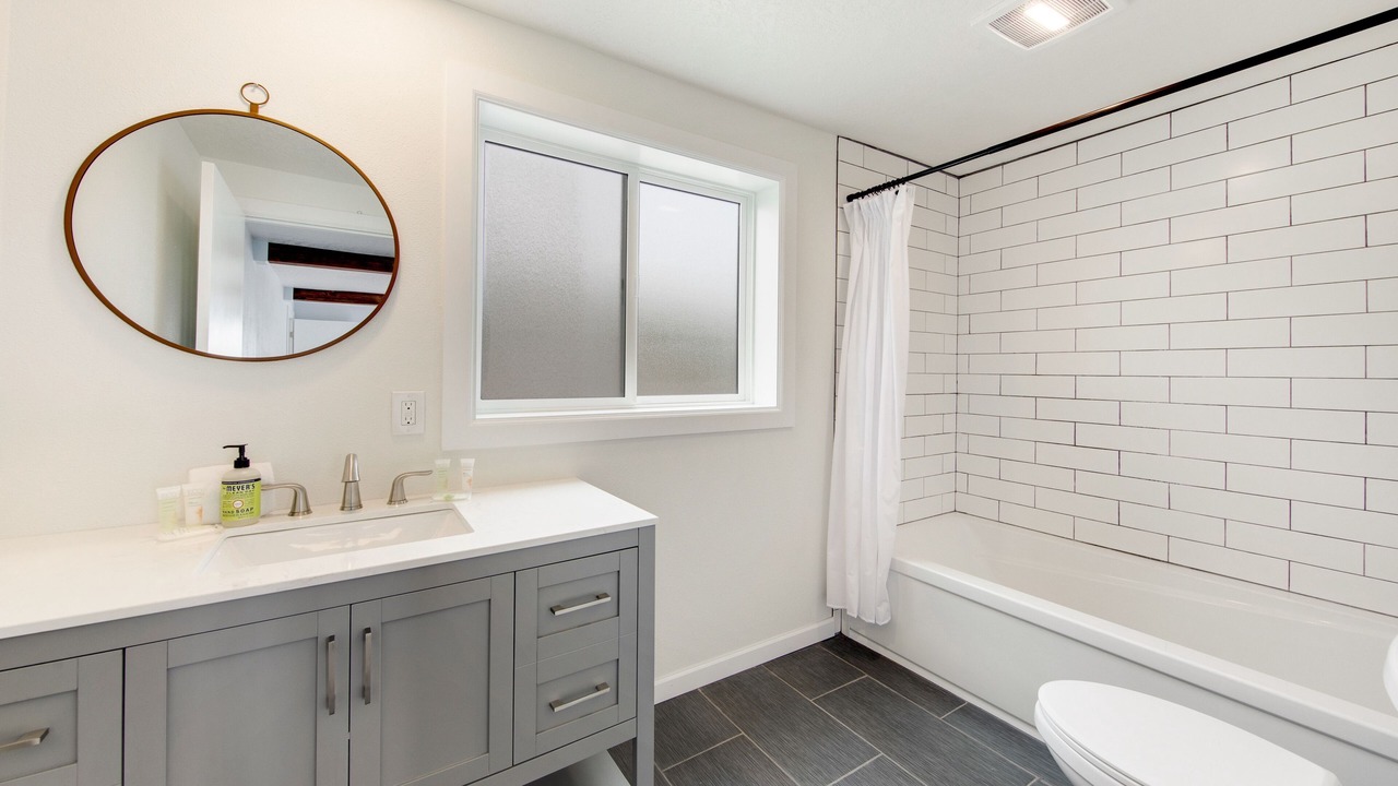 Photo of Bathroom in Edgewater Shores