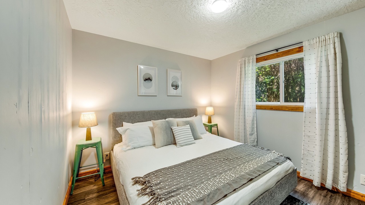 Photo of Bedroom in Edgewater Shores