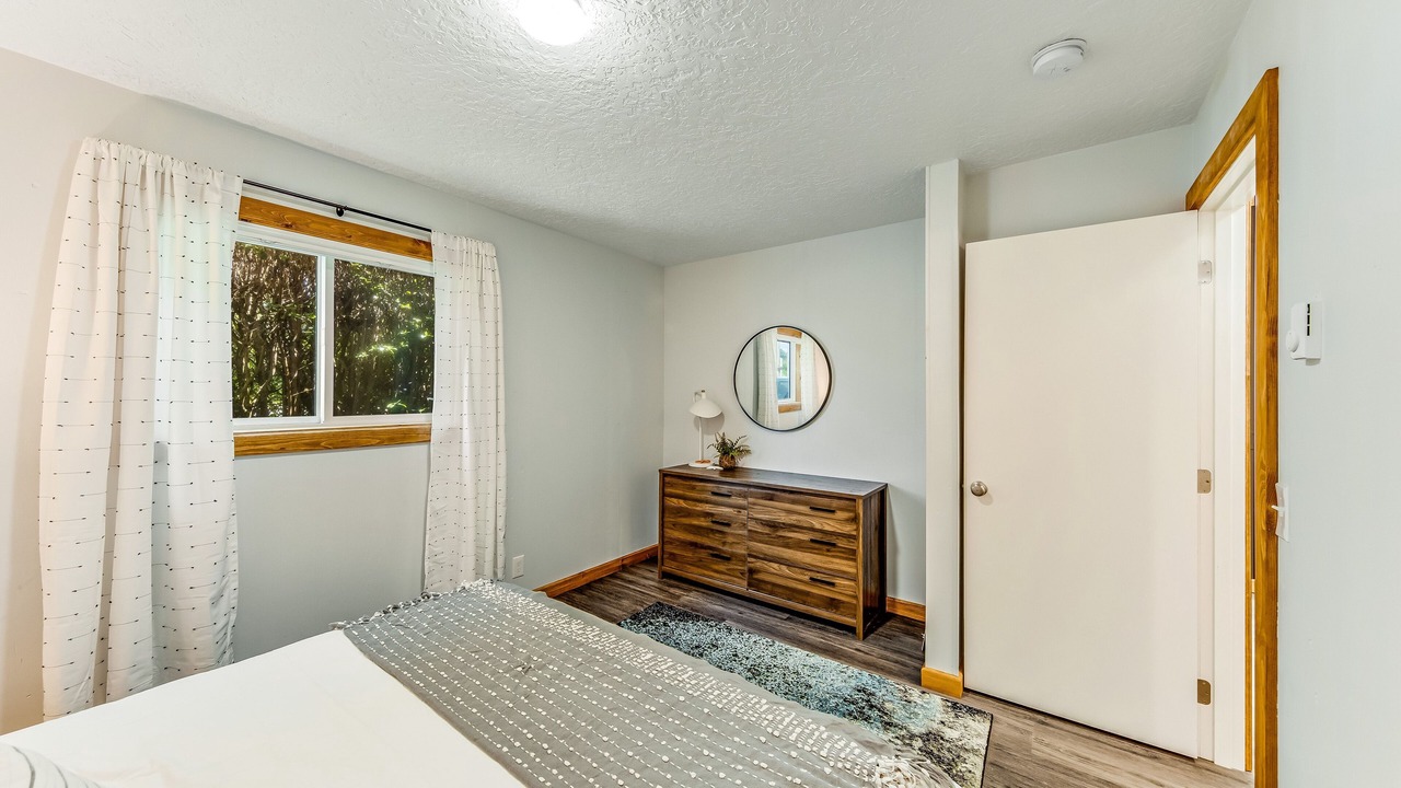 Photo of Bedroom in Edgewater Shores