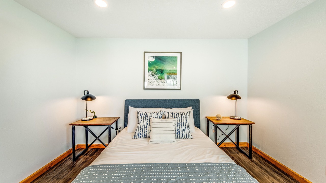 Photo of Bedroom in Edgewater Shores