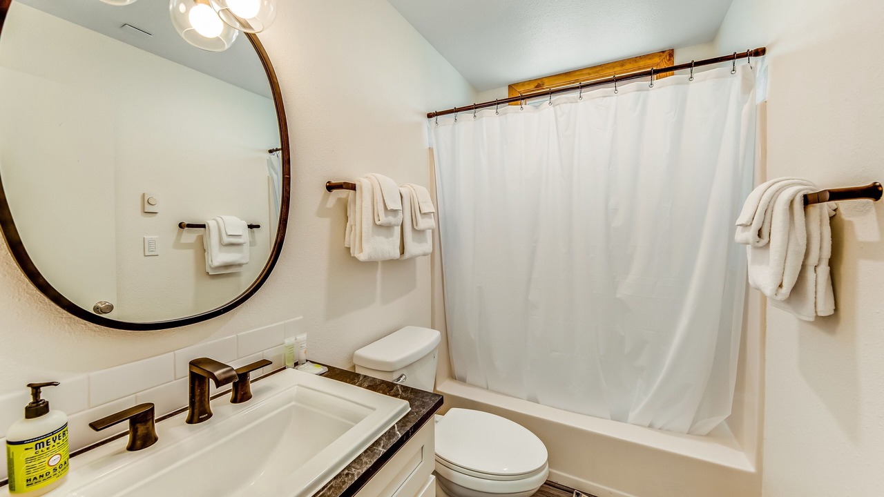 Photo of Bathroom in Edgewater Shores