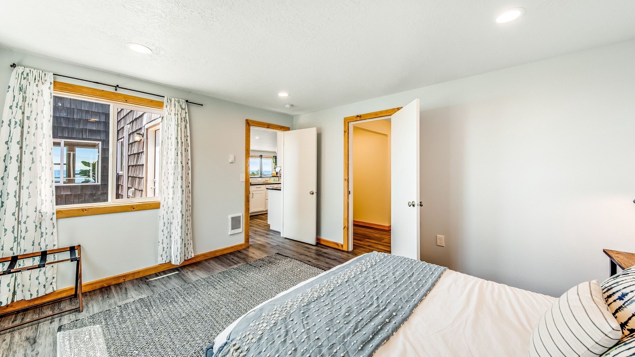 Photo of Bedroom in Edgewater Shores