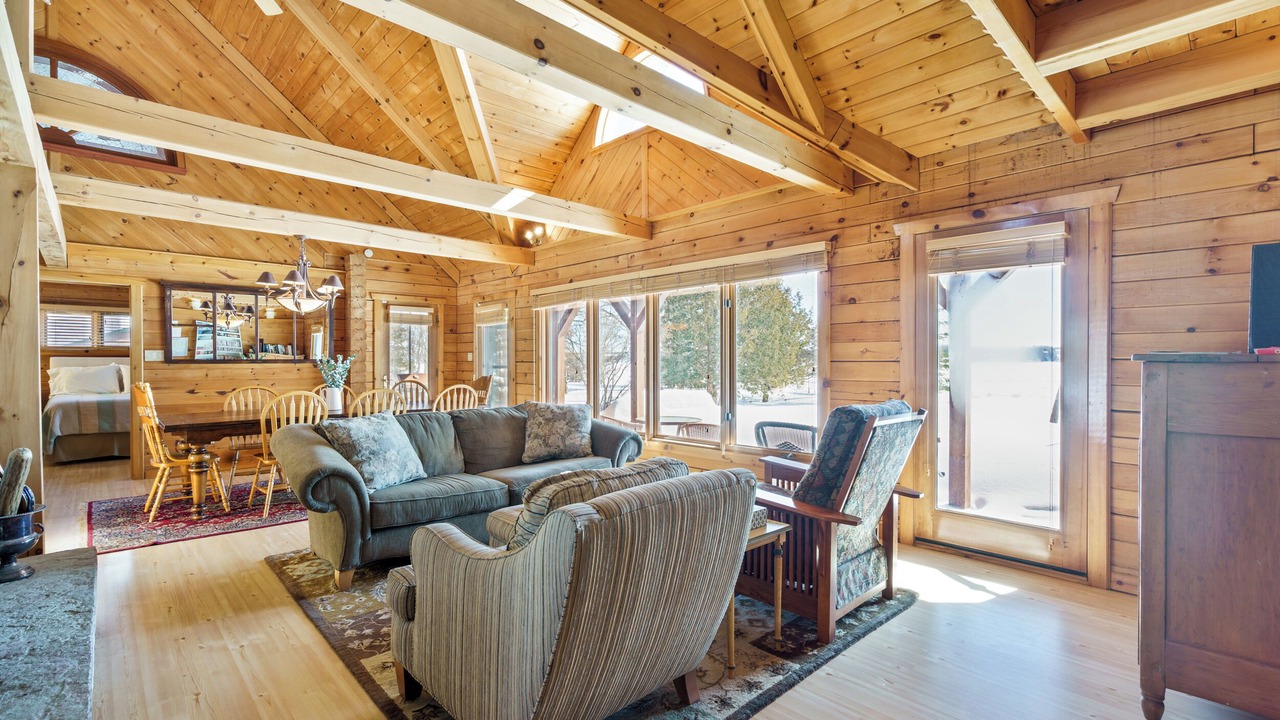 Photo of Livingroom in Fenelon Falls