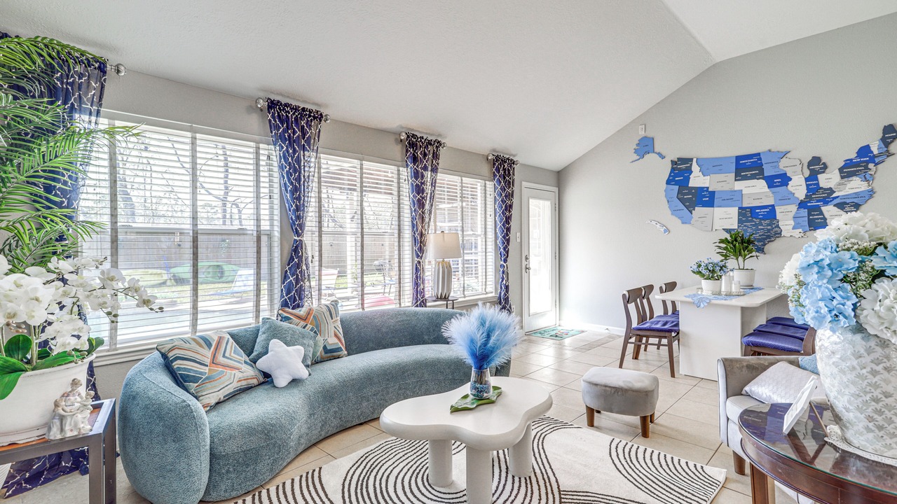 Photo of Livingroom in Spring